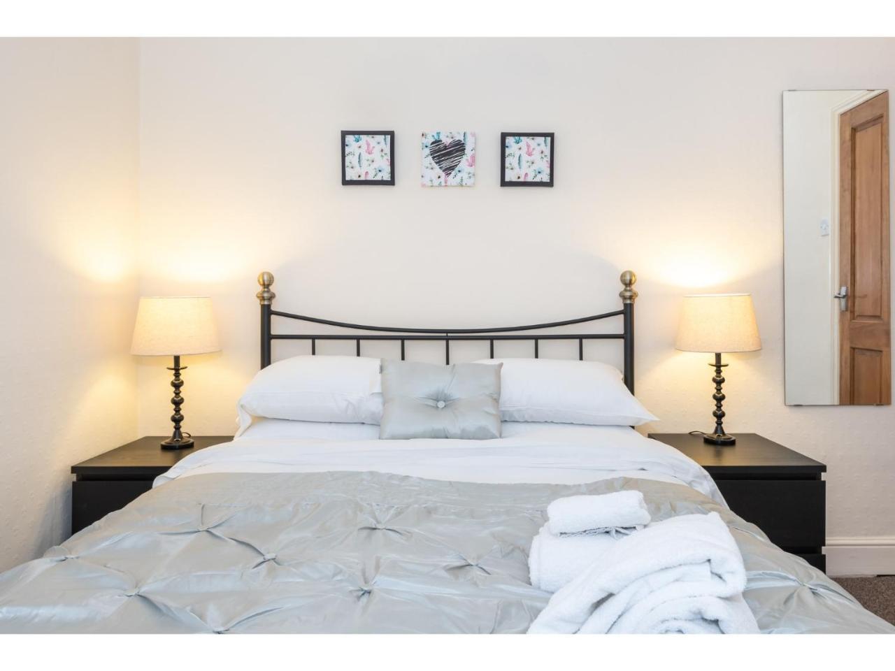 Апартаменты Beautiful 2 Bed With Free Parking - Pass The Keys Йорк Экстерьер фото