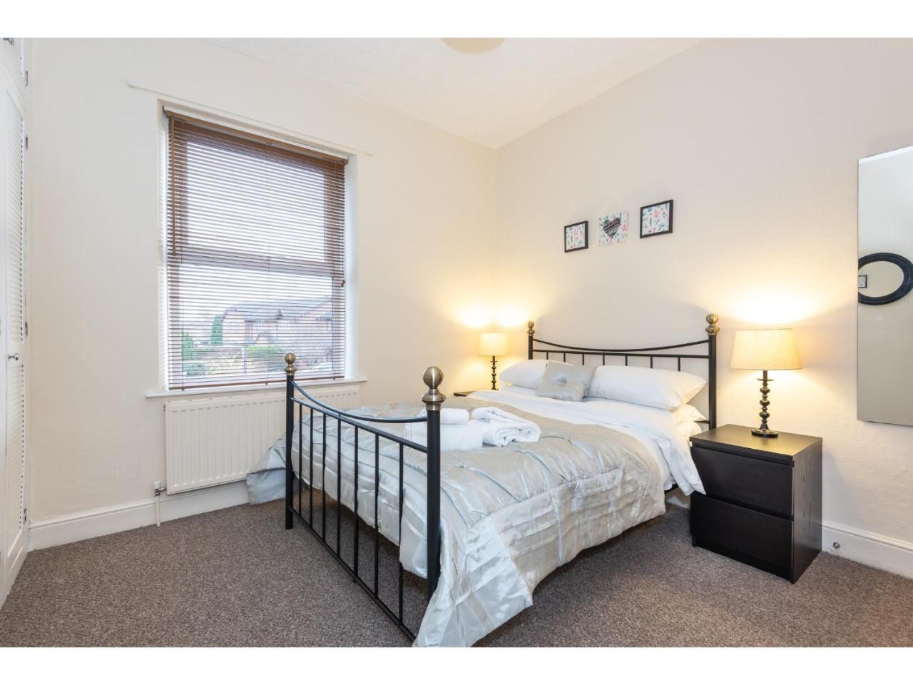 Апартаменты Beautiful 2 Bed With Free Parking - Pass The Keys Йорк Экстерьер фото