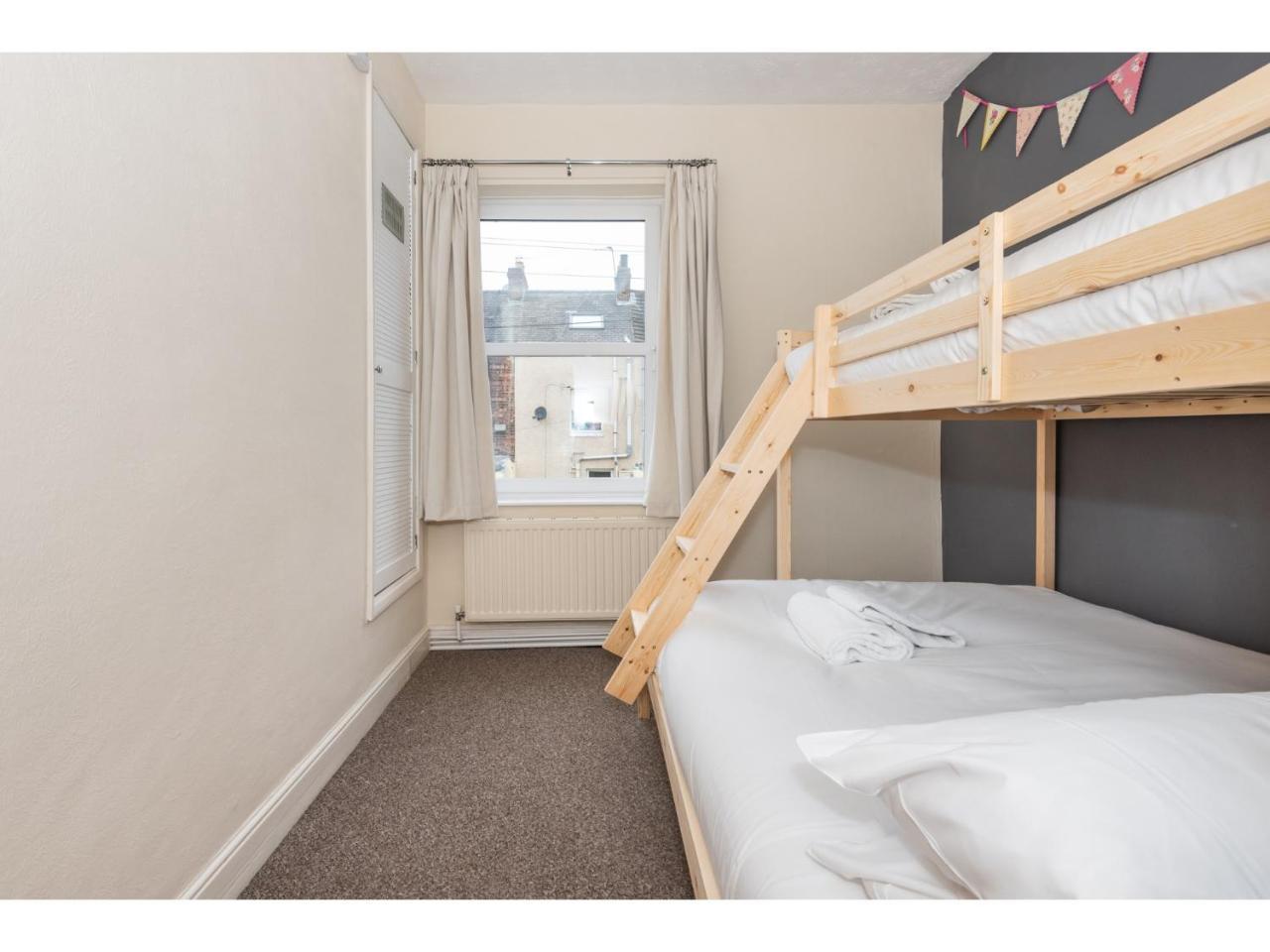 Апартаменты Beautiful 2 Bed With Free Parking - Pass The Keys Йорк Экстерьер фото